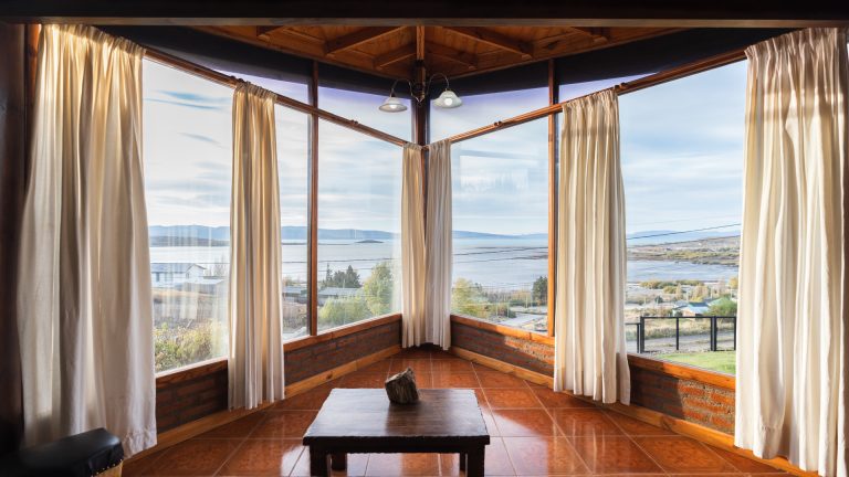 Hermosa y Amplia Casa con Vista al Lago