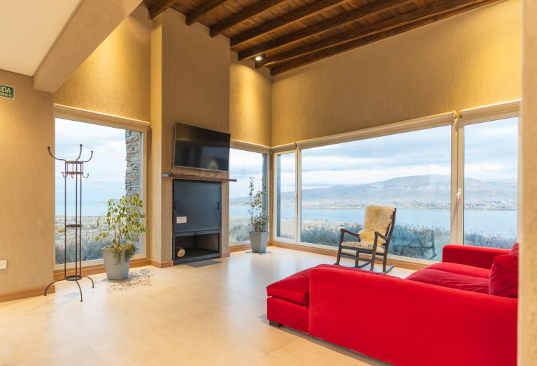 Gran casa con vista panorámica al lago y la ciudad