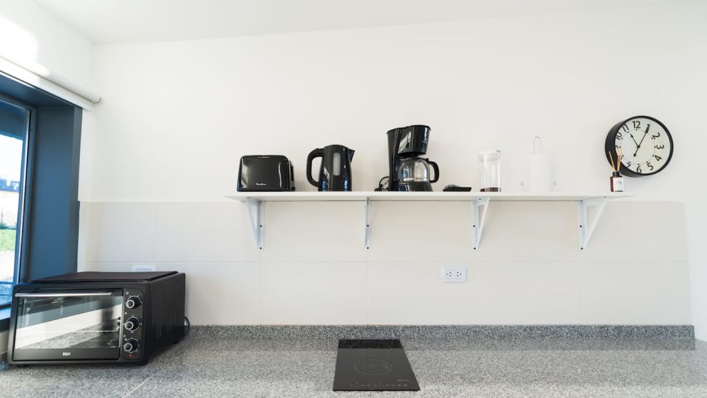 Luminoso depto. cerca de la estación de ómnibus – Kitchenette